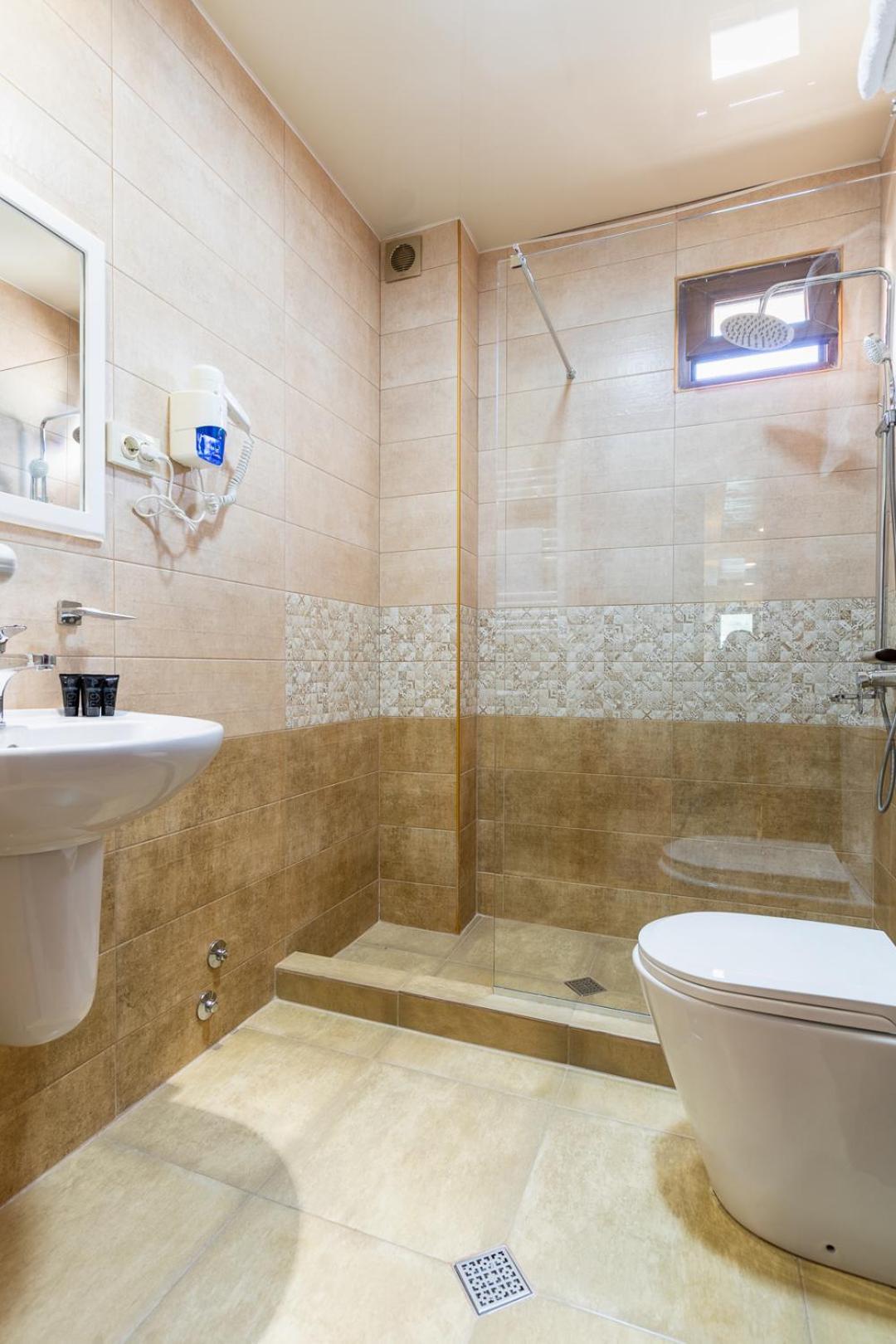 Hotel Gold Tower Местія Екстер'єр фото